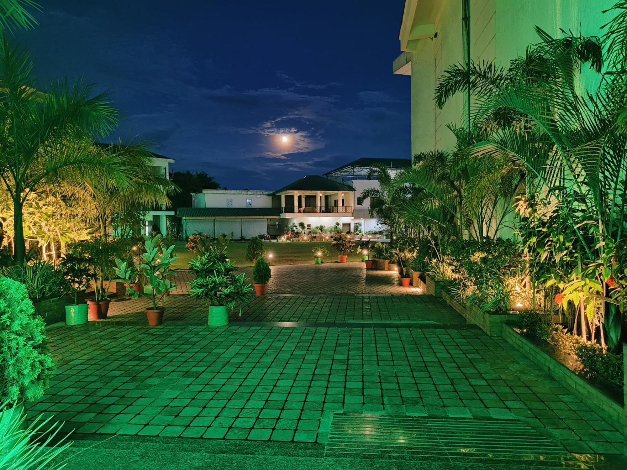Jaanki Farms & Resorts Джорхат Экстерьер фото